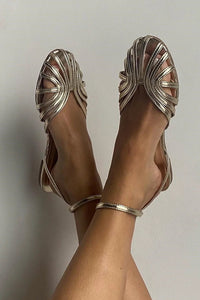 Sandalias Planas con Recortes