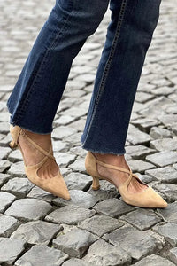 Tacones Bajos Caqui Correa Cruzada