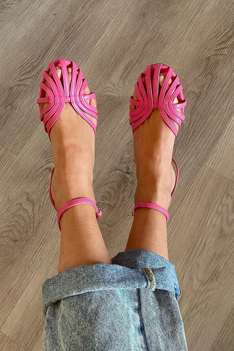 Sandalias Planas con Recortes