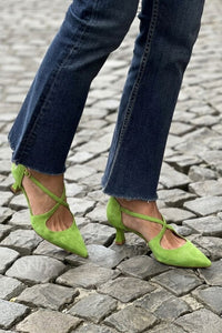 Tacones Bajos Caqui Correa Cruzada