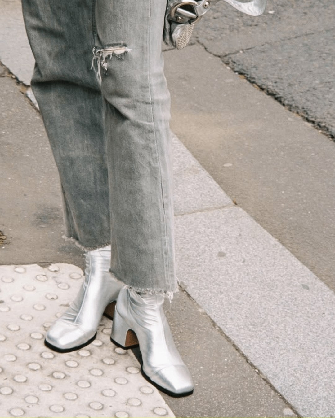 Botines Plateados Metalizados Tacón Ancho