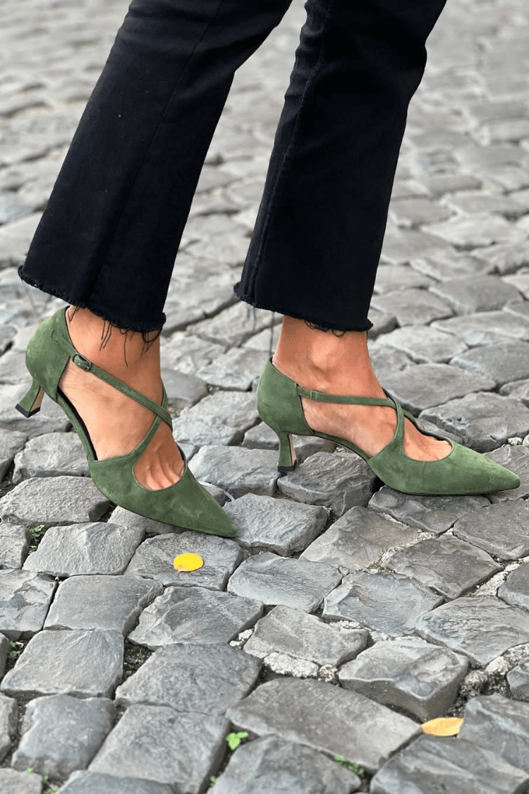 Tacones Kitten Verdes de Ante