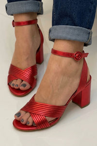 Sandalias Doradas Textura a Rayas