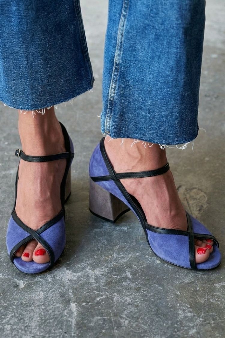 Stilettos Bicolor con Correa y Hebilla