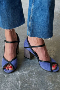 Stilettos Bicolor con Correa y Hebilla