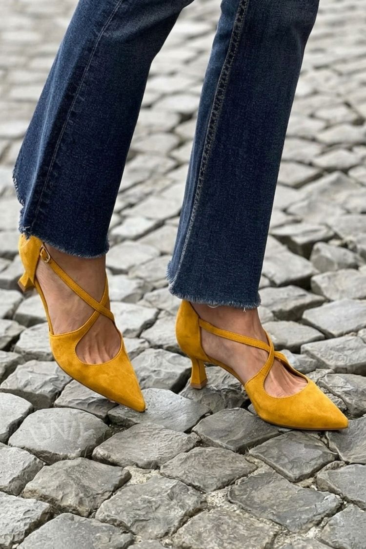 Tacones Bajos Caqui Correa Cruzada