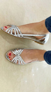 Sandalias Metalizadas con Recortes