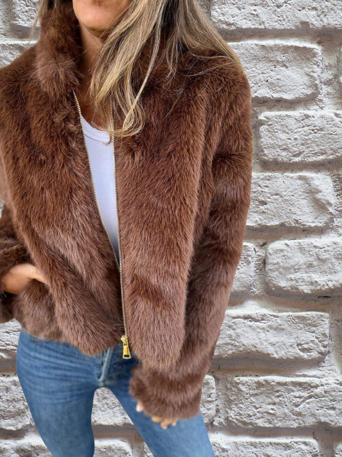 Abrigo Corto de Pelo Sintético