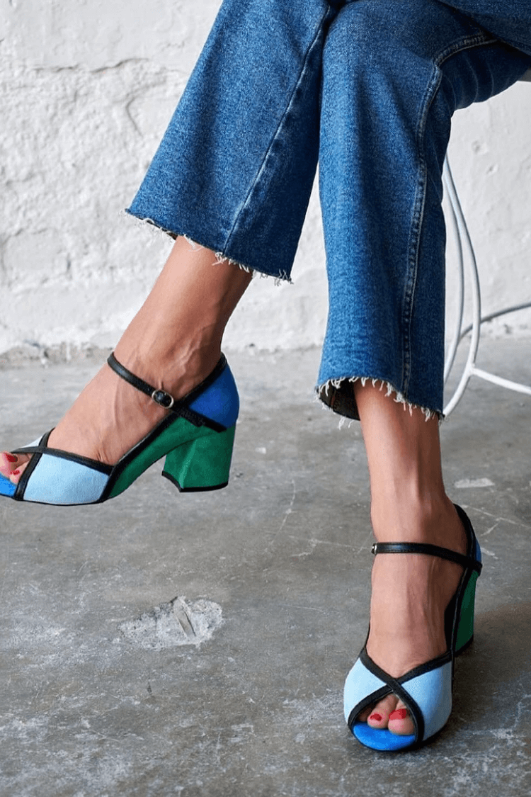 Stilettos Bicolor con Correa y Hebilla