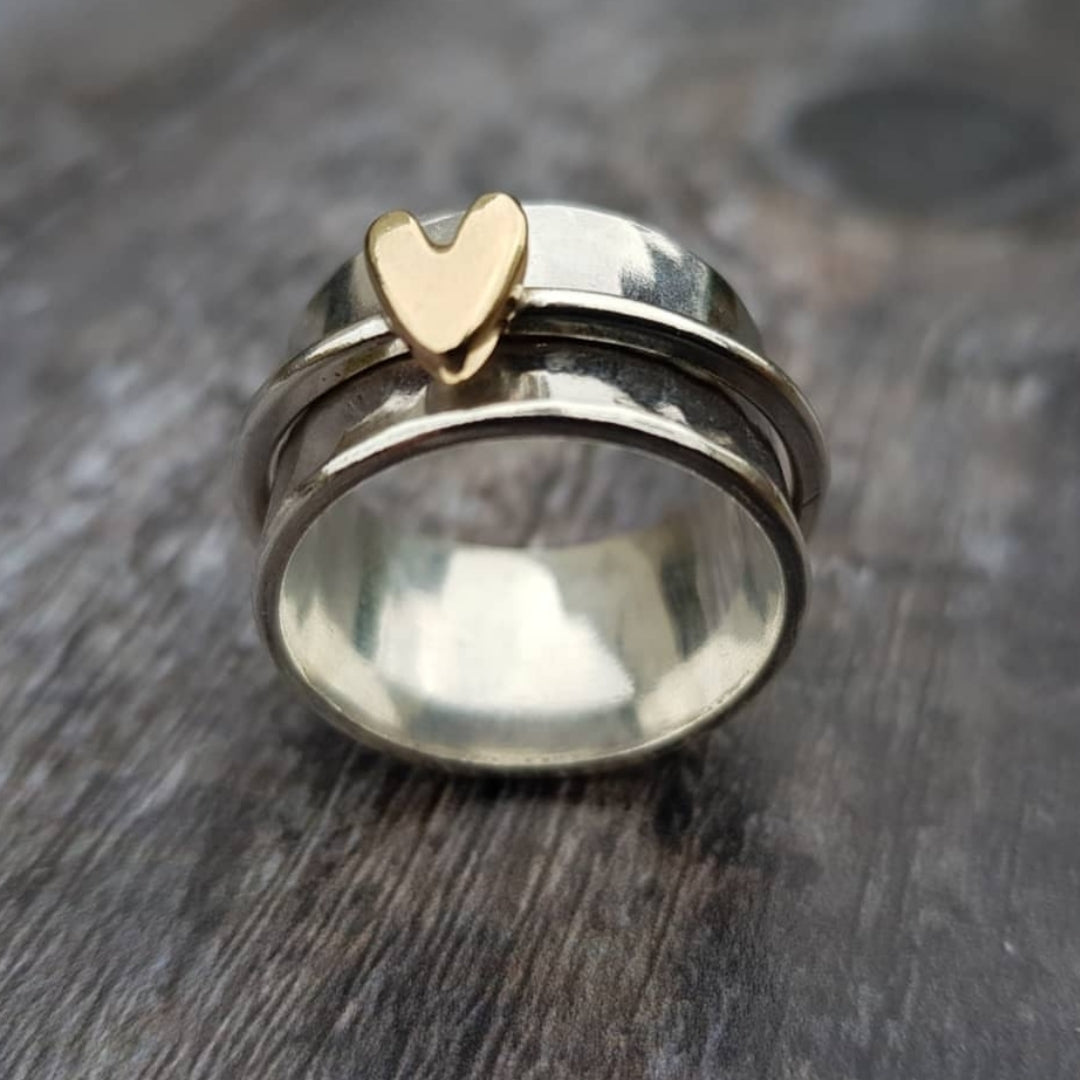 Anillo con Corazón Dorado