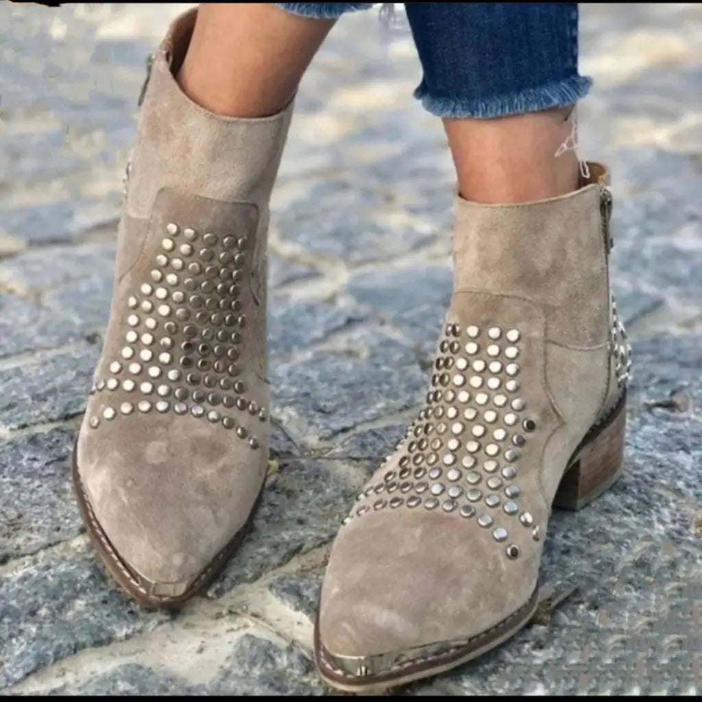 Botas Tacón Ancho Ante Tachuelas