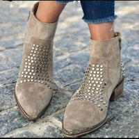 Botas Tacón Ancho Ante Tachuelas