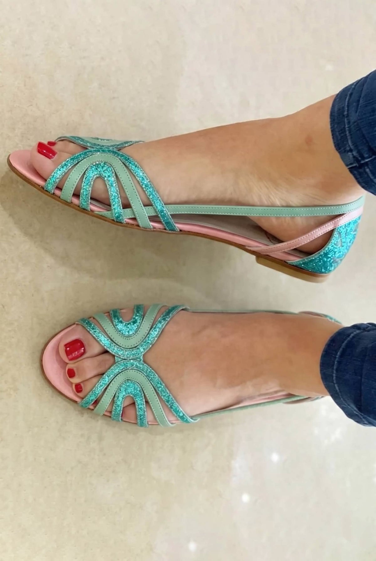 Sandalias Metalizadas con Recortes